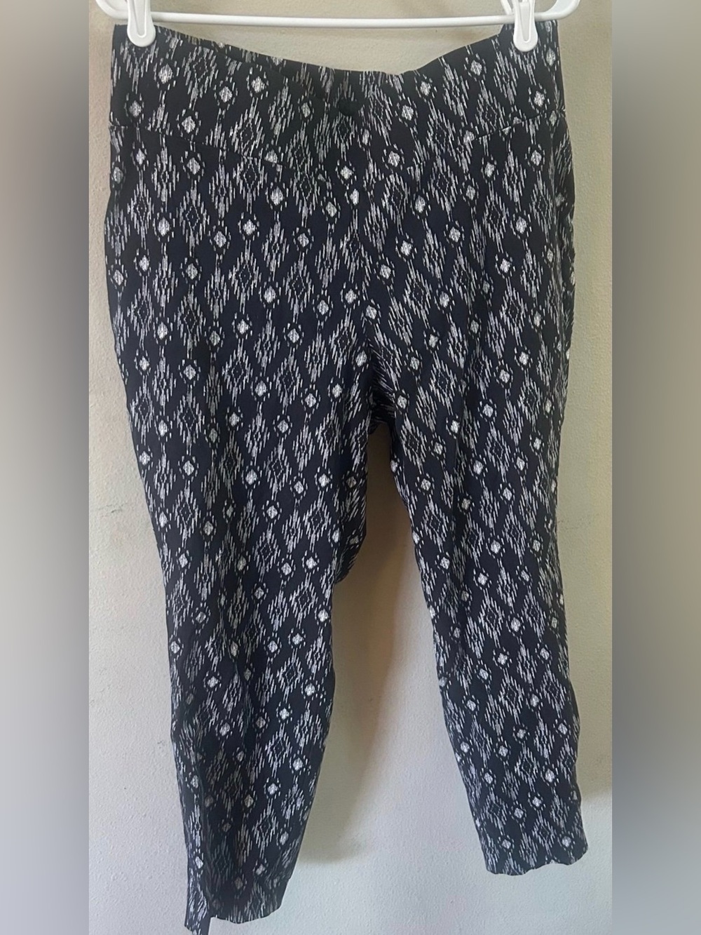 Black & White Patterned Women's capris